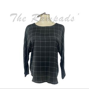 NWOT Black and White Square Pattern Long-sleeve Back Keyhole Blouse Size…